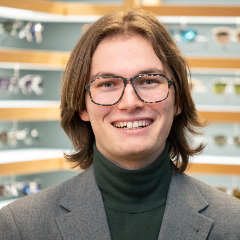 Julian Neundorf, Augenoptikermeister